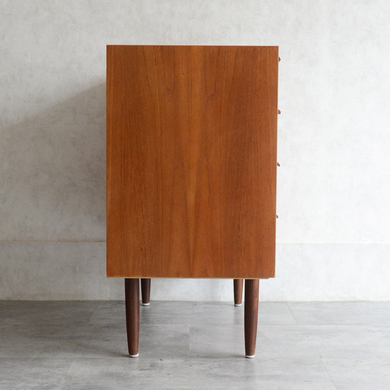 デンマーク ヴィンテージ  チーク４段チェスト 8-45