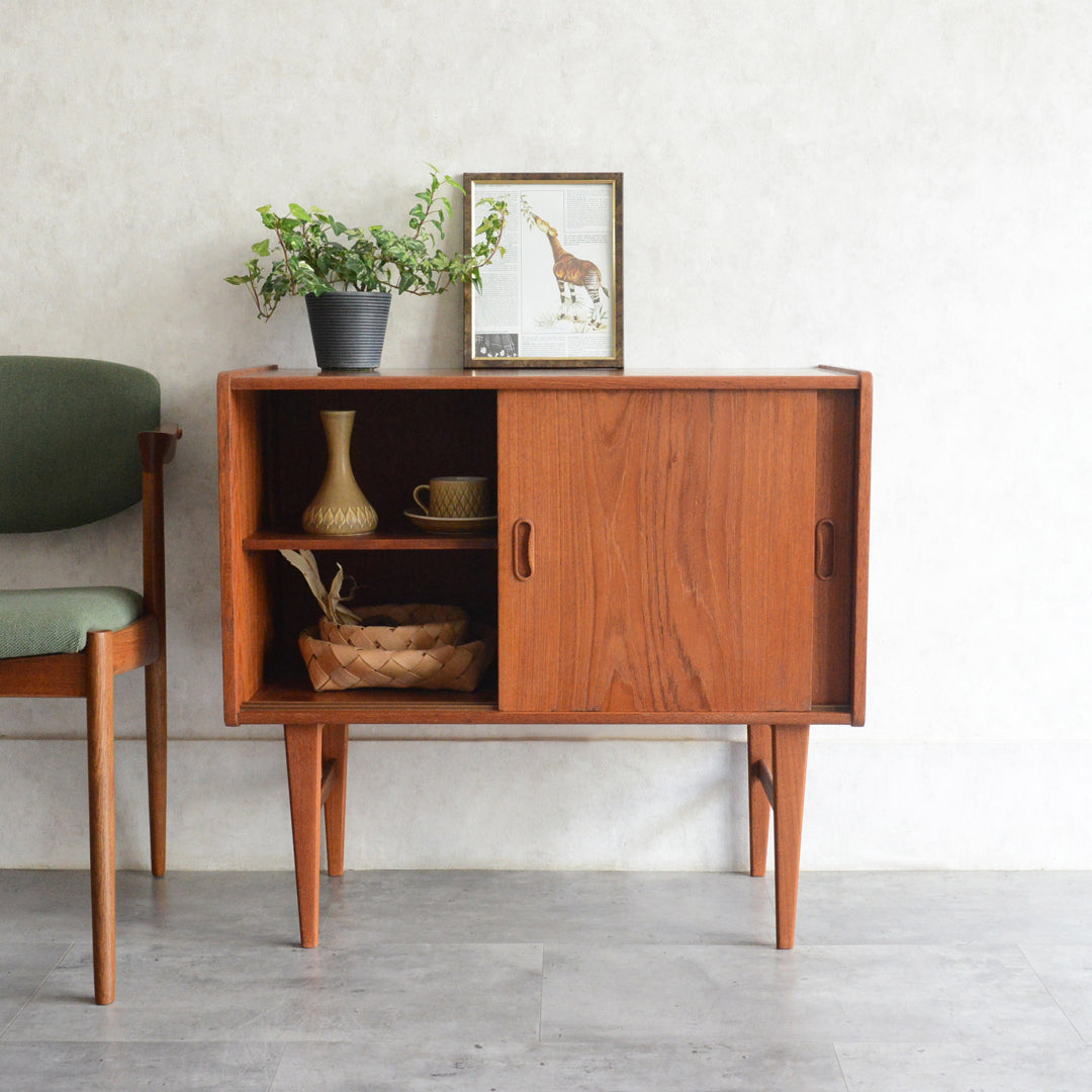 デンマーク ヴィンテージ  チーク キャビネット 5-178