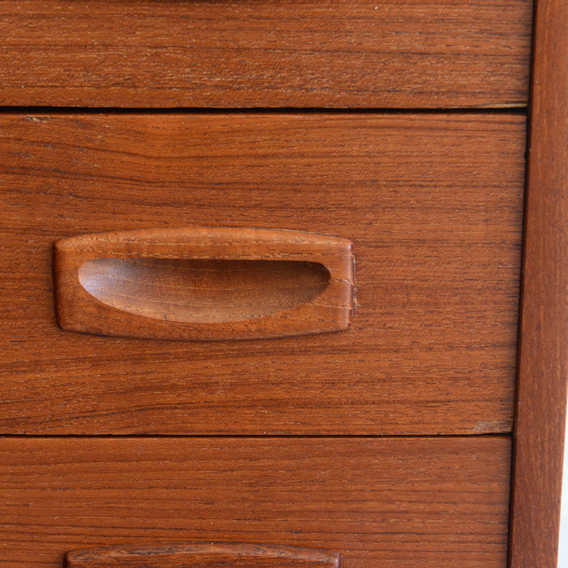 デンマークヴィンテージ  チーク５段スモールチェスト D-７