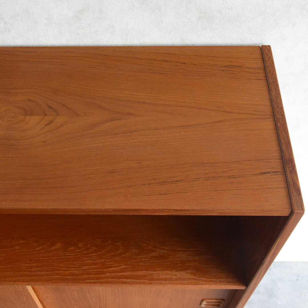 デンマーク ヴィンテージ チーク シェルフ (扉付）8-29