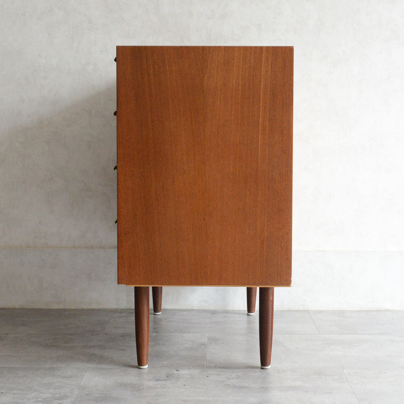 デンマーク ヴィンテージ  チーク４段チェスト 8-45