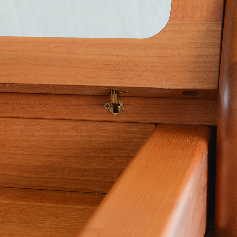 G様見学ご予約商品　デンマーク ヴィンテージ　Dyrlund チーク ビューロー /ドレッサー