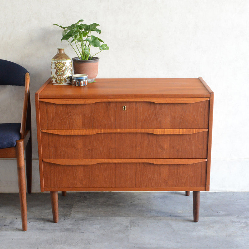 デンマーク ヴィンテージ  チーク３段チェスト 鍵付　6-17