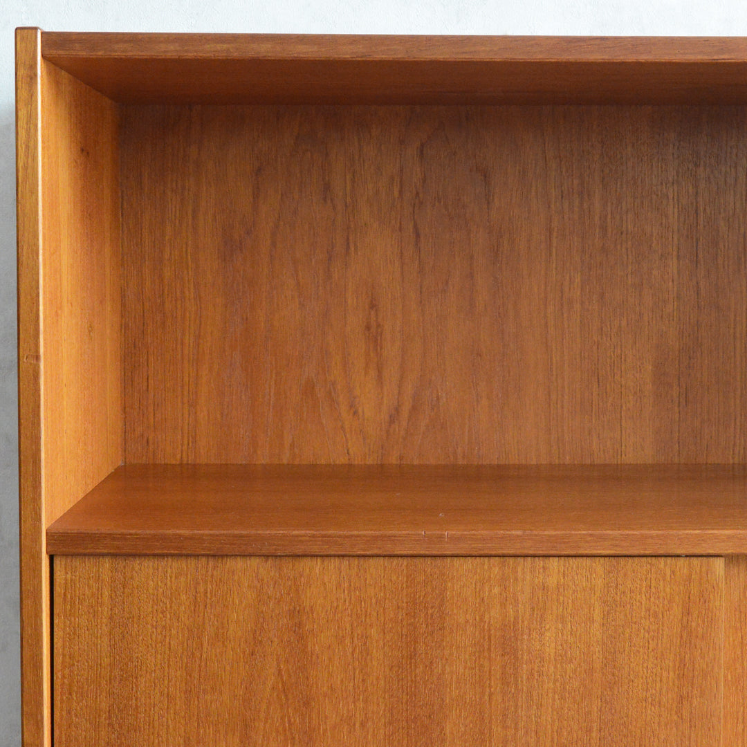 デンマーク ヴィンテージ チーク シェルフ (扉付）8-29