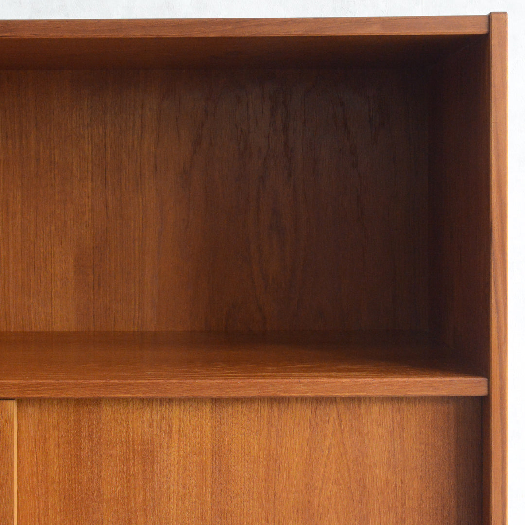 デンマーク ヴィンテージ チーク シェルフ (扉付）8-29