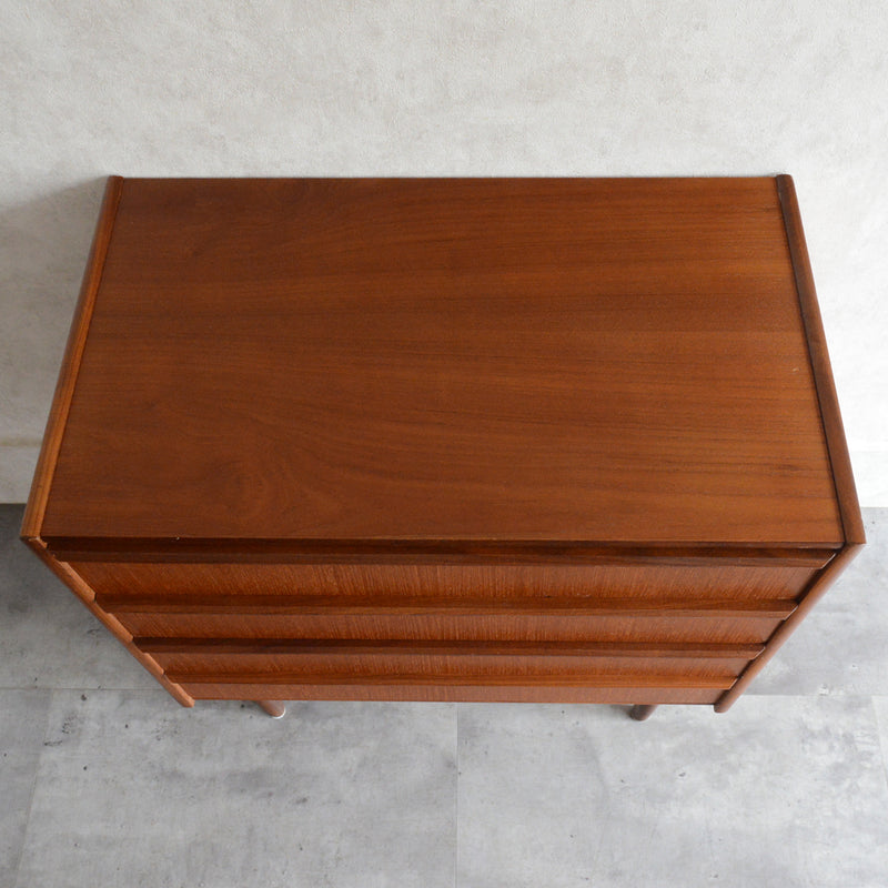 デンマーク ヴィンテージ  チーク４段チェスト 8-45