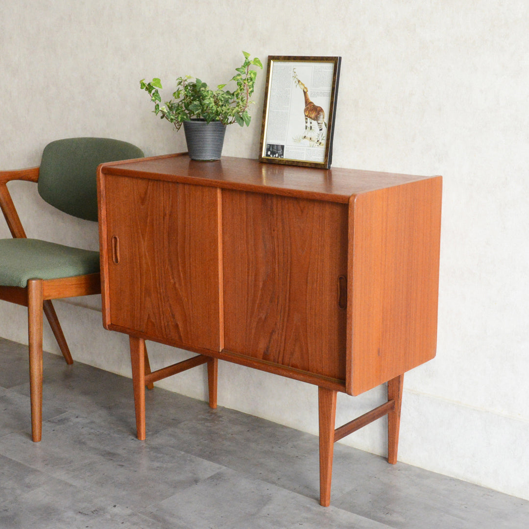 デンマーク ヴィンテージ  チーク キャビネット 5-178