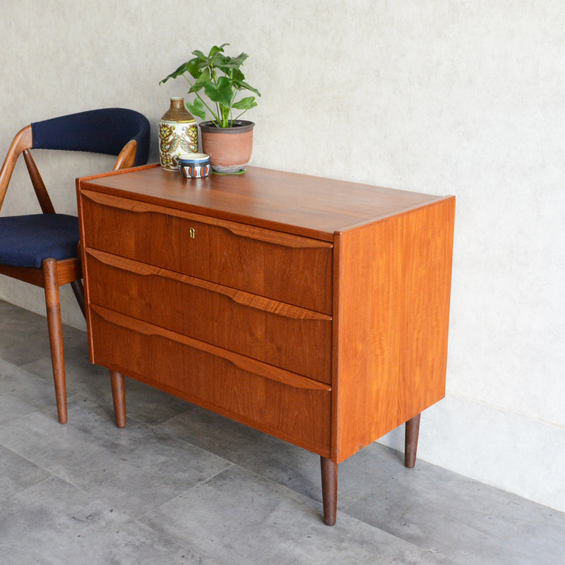 デンマーク ヴィンテージ  チーク３段チェスト 鍵付　6-17