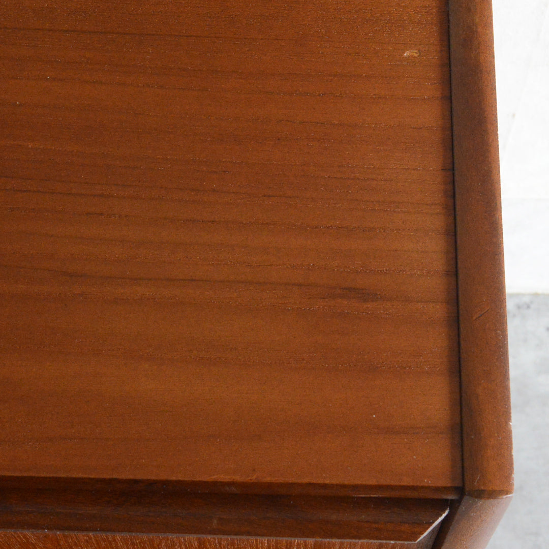 デンマーク ヴィンテージ  チーク４段チェスト 8-45