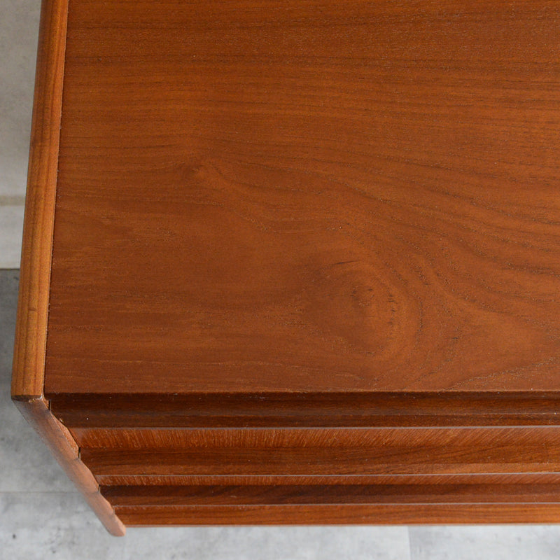 デンマーク ヴィンテージ  チーク４段チェスト 8-45