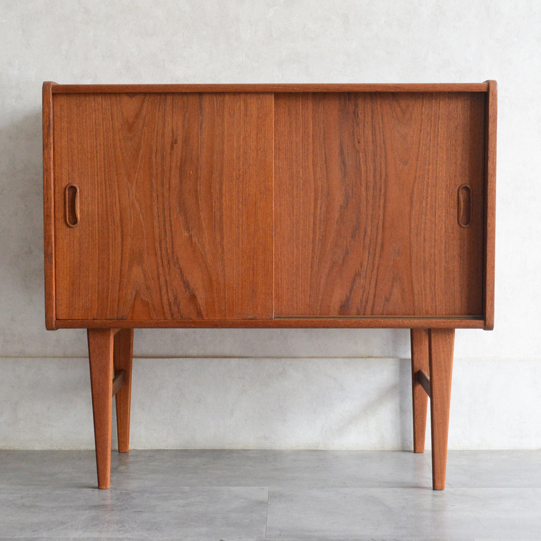 デンマーク ヴィンテージ  チーク キャビネット 5-178