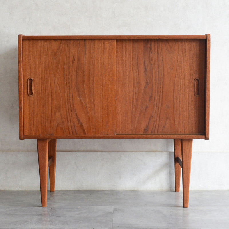 デンマーク ヴィンテージ  チーク キャビネット 5-178