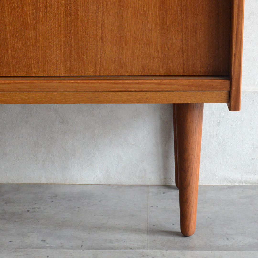 デンマーク ヴィンテージ チーク シェルフ (扉付）8-29