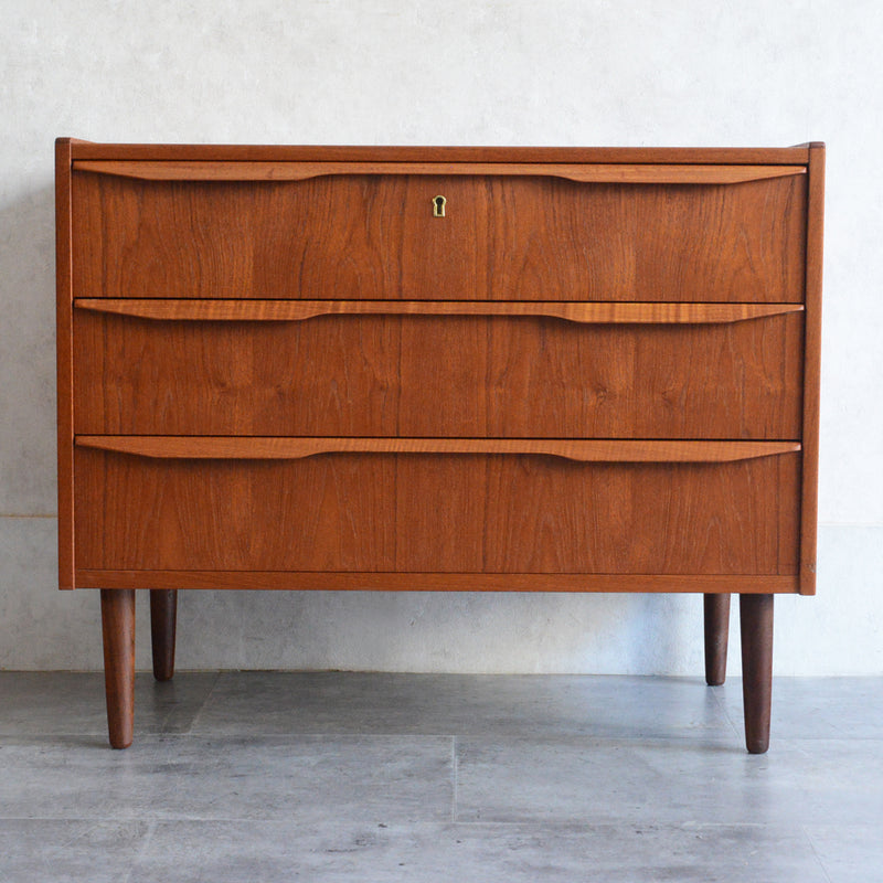 デンマーク ヴィンテージ  チーク３段チェスト 鍵付　6-17