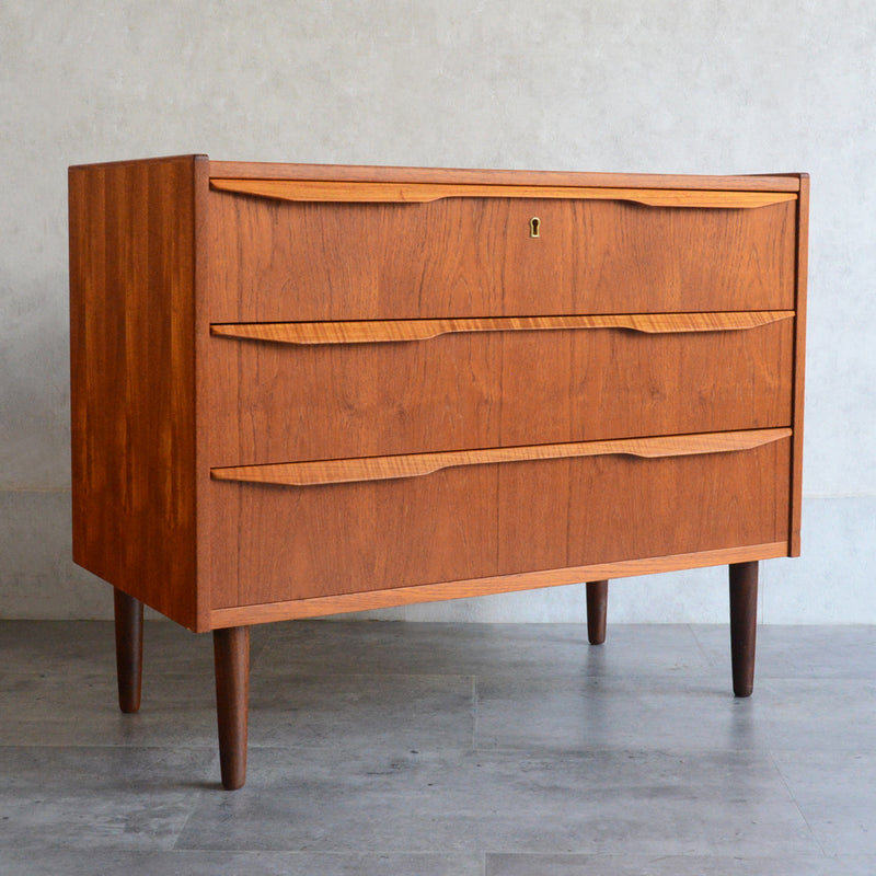 デンマーク ヴィンテージ  チーク３段チェスト 鍵付　6-17