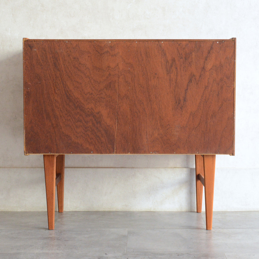 デンマーク ヴィンテージ  チーク キャビネット 5-178