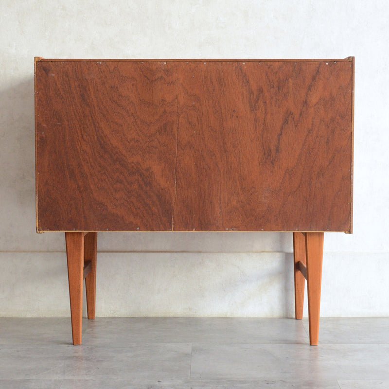 デンマーク ヴィンテージ  チーク キャビネット 5-178