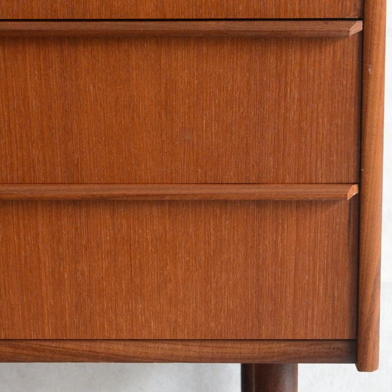 デンマーク ヴィンテージ  チーク４段チェスト 8-45
