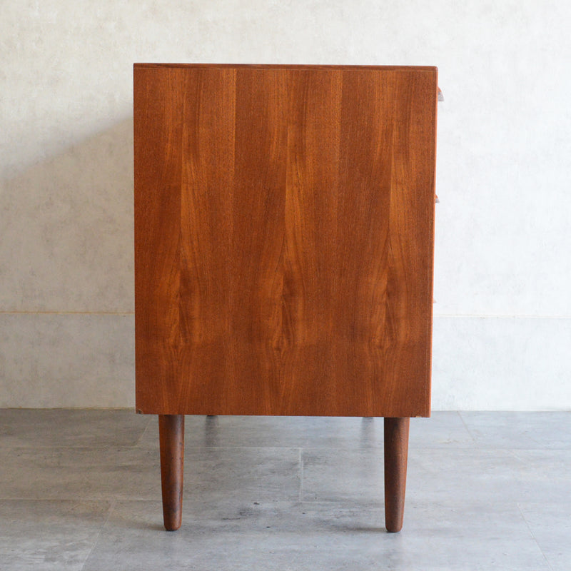 デンマーク ヴィンテージ  チーク３段チェスト 鍵付　6-17