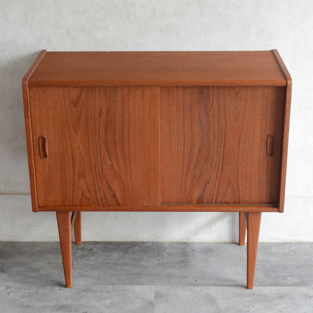 デンマーク ヴィンテージ  チーク キャビネット 5-178