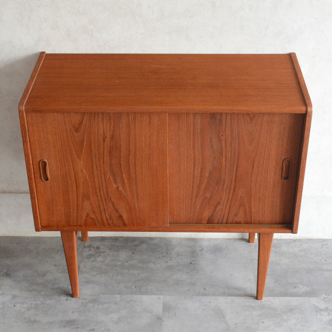 デンマーク ヴィンテージ  チーク キャビネット 5-178