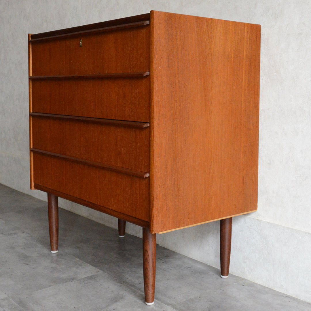 デンマーク ヴィンテージ  チーク４段チェスト 8-45