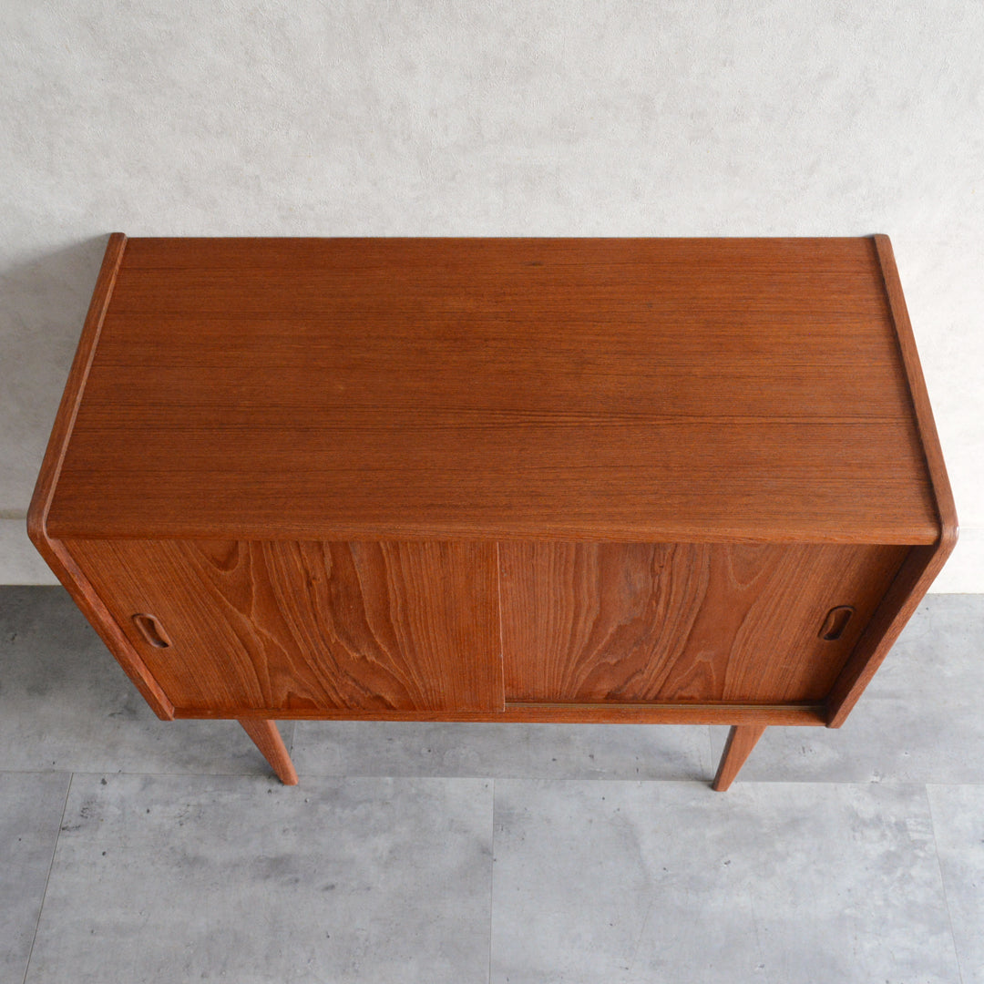 デンマーク ヴィンテージ  チーク キャビネット 5-178