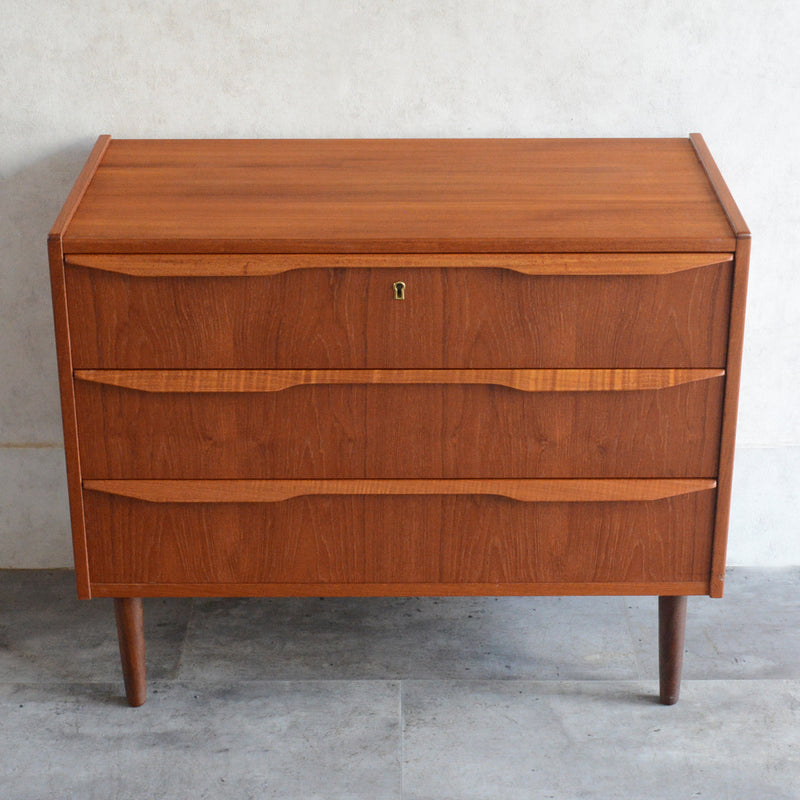 デンマーク ヴィンテージ  チーク３段チェスト 鍵付　6-17