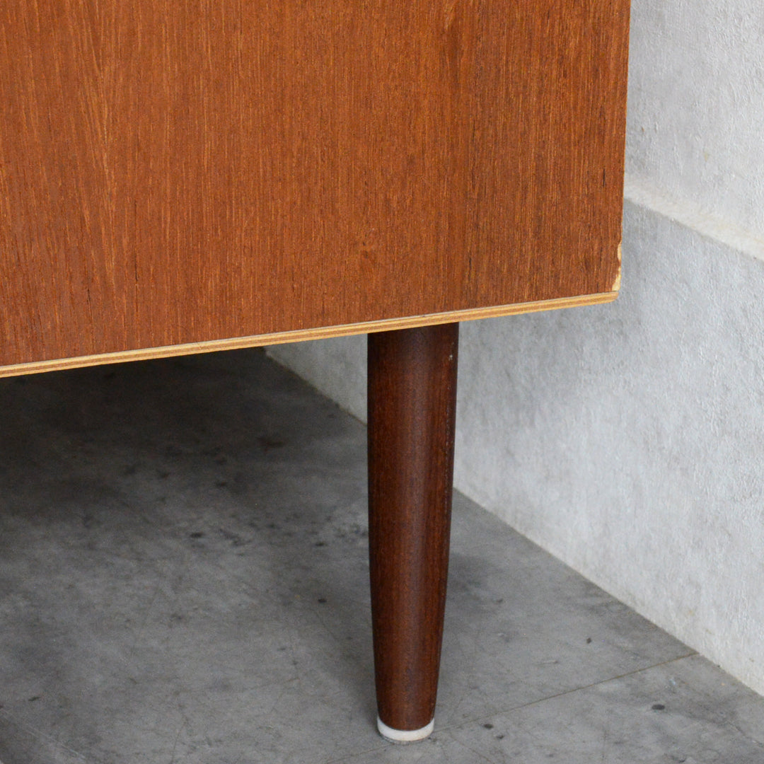 デンマーク ヴィンテージ  チーク４段チェスト 8-45