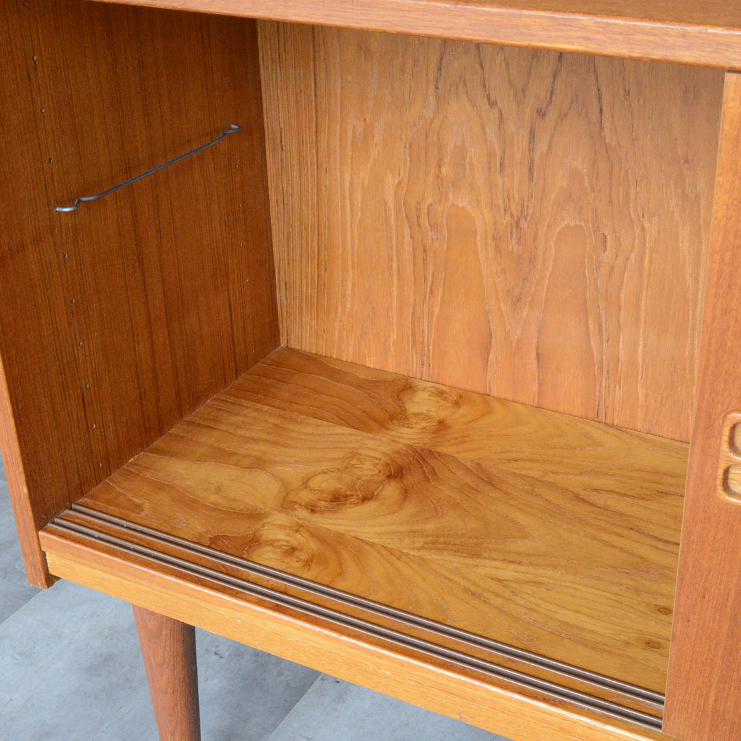 デンマーク ヴィンテージ チーク シェルフ (扉付）8-29