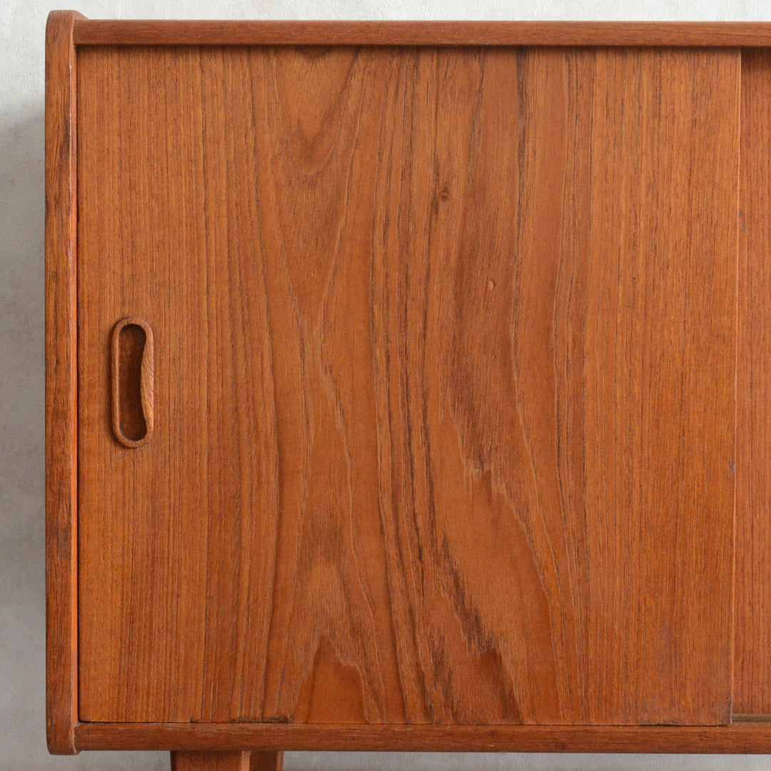 デンマーク ヴィンテージ  チーク キャビネット 5-178