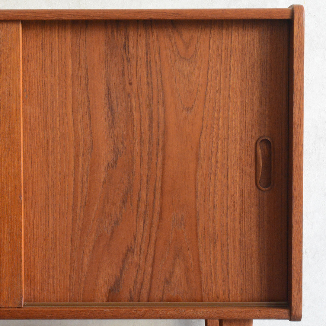 デンマーク ヴィンテージ  チーク キャビネット 5-178