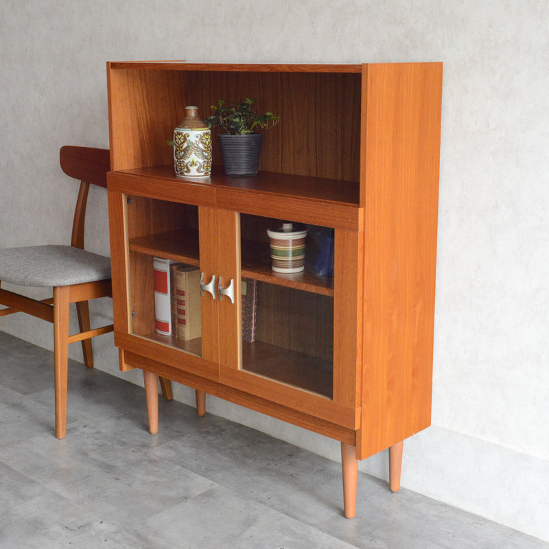 デンマーク ヴィンテージ　チーク ガラスキャビネット8-46
