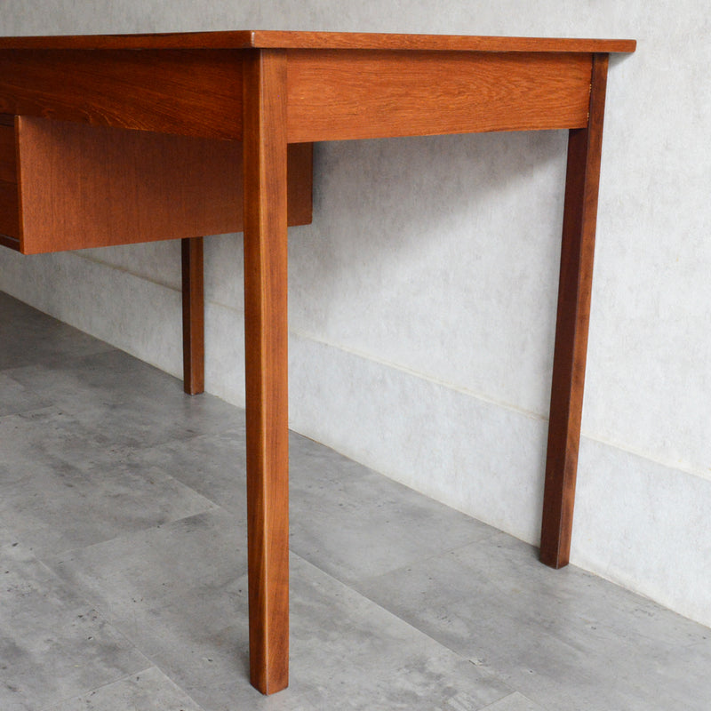 デンマークヴィンテージ チークデスク 8-58