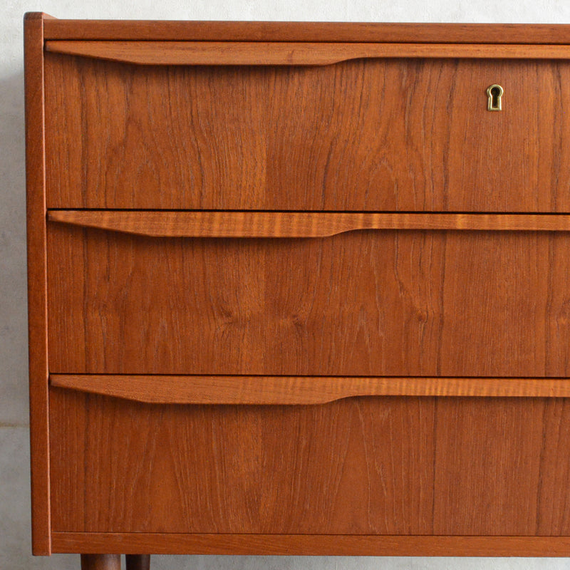 デンマーク ヴィンテージ  チーク３段チェスト 鍵付　6-17