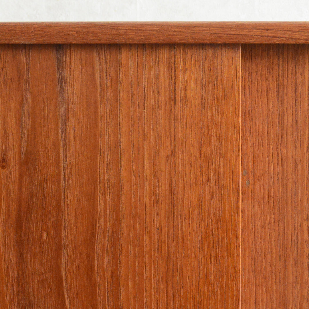 デンマーク ヴィンテージ  チーク キャビネット 5-178