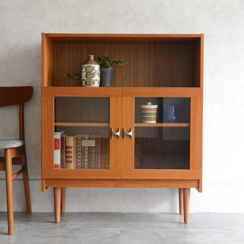 デンマーク ヴィンテージ　チーク ガラスキャビネット8-46