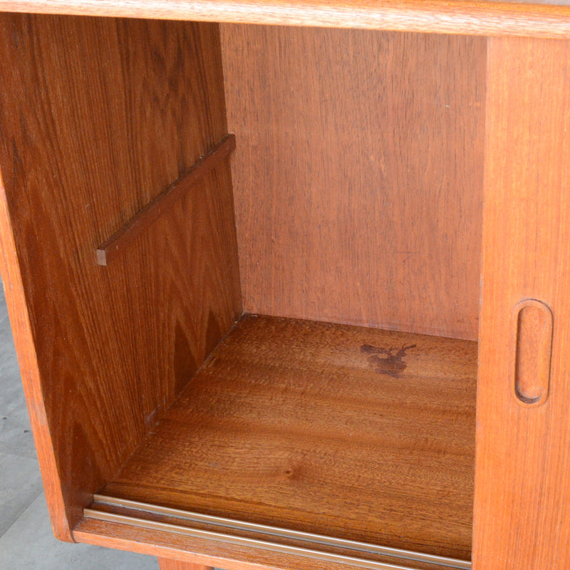 デンマーク ヴィンテージ  チーク キャビネット 5-178