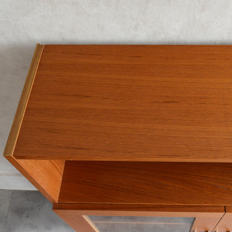 デンマーク ヴィンテージ　チーク ガラスキャビネット8-46