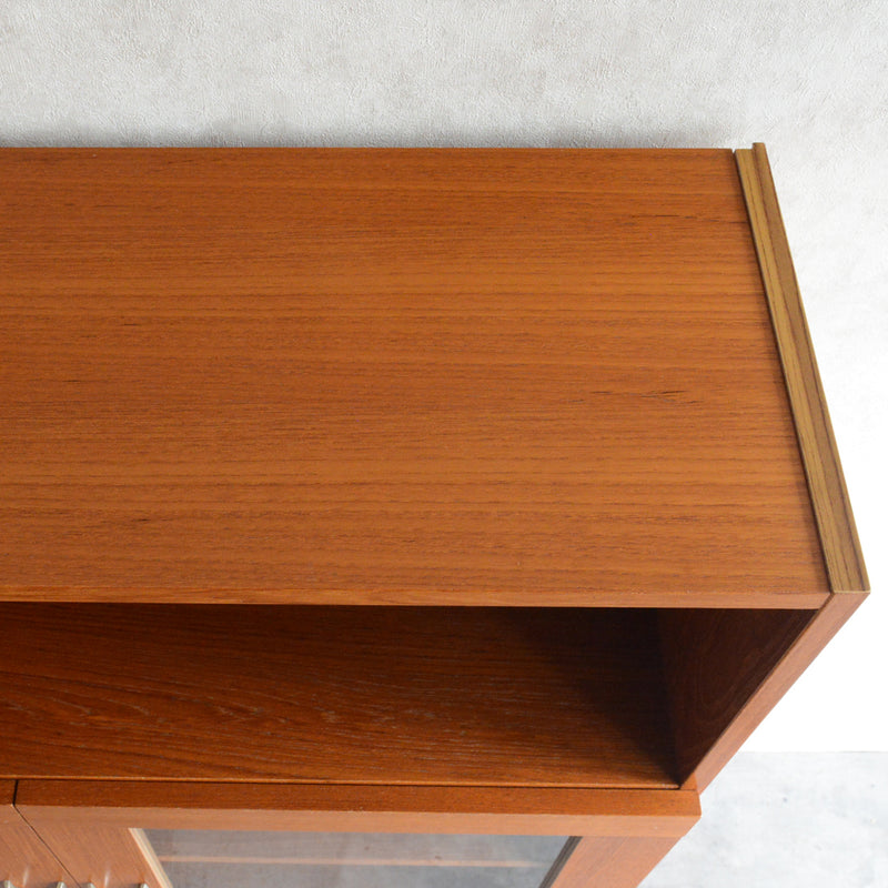 デンマーク ヴィンテージ　チーク ガラスキャビネット8-46