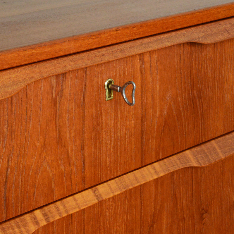 デンマーク ヴィンテージ  チーク３段チェスト 鍵付　6-17