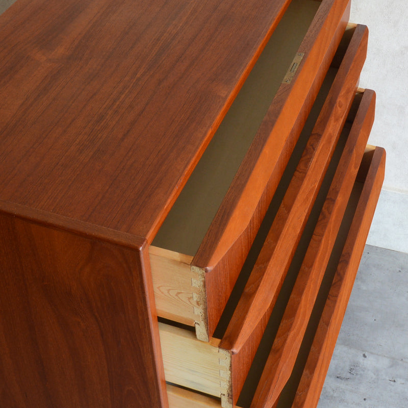 デンマーク ヴィンテージ  チーク ４段チェスト 5-41 (ウッドオイル仕上）