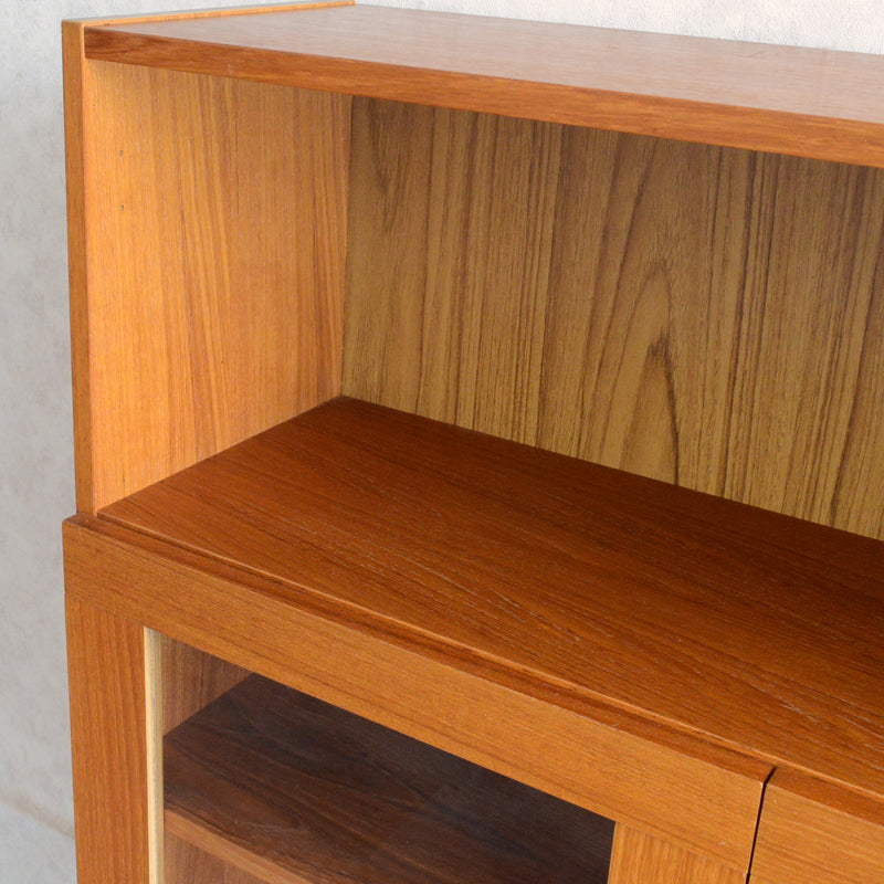 デンマーク ヴィンテージ　チーク ガラスキャビネット8-46