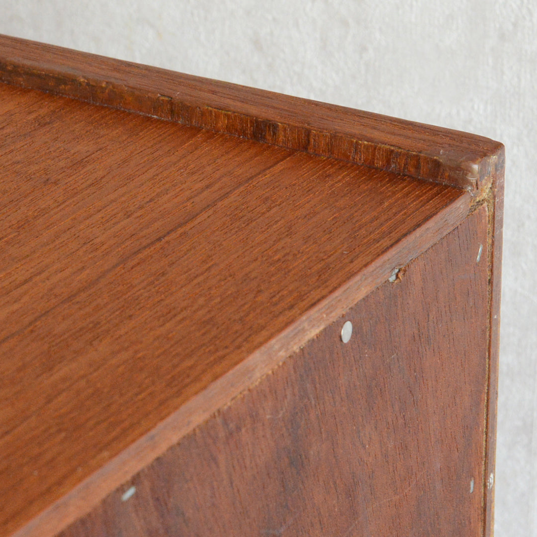 デンマーク ヴィンテージ  チーク キャビネット 5-178