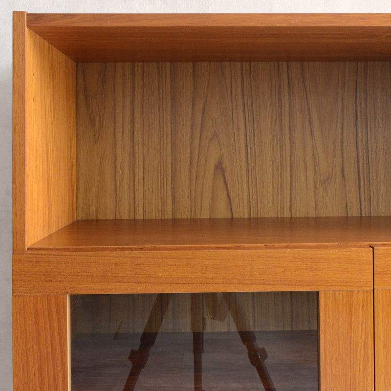 デンマーク ヴィンテージ　チーク ガラスキャビネット8-46