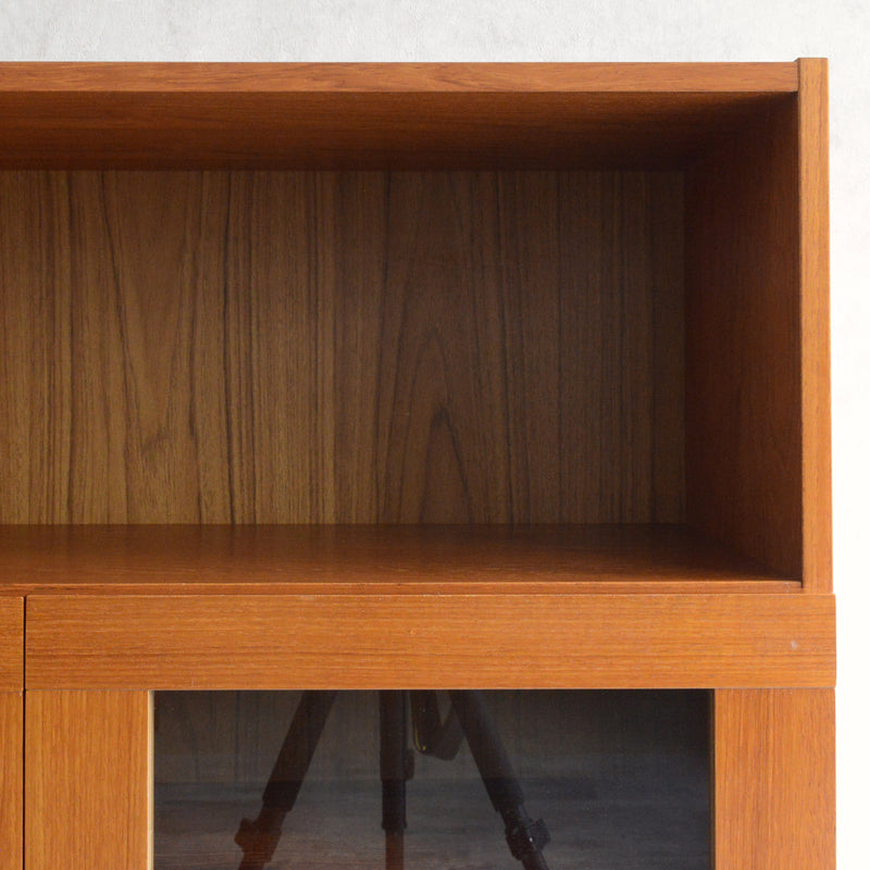 デンマーク ヴィンテージ　チーク ガラスキャビネット8-46