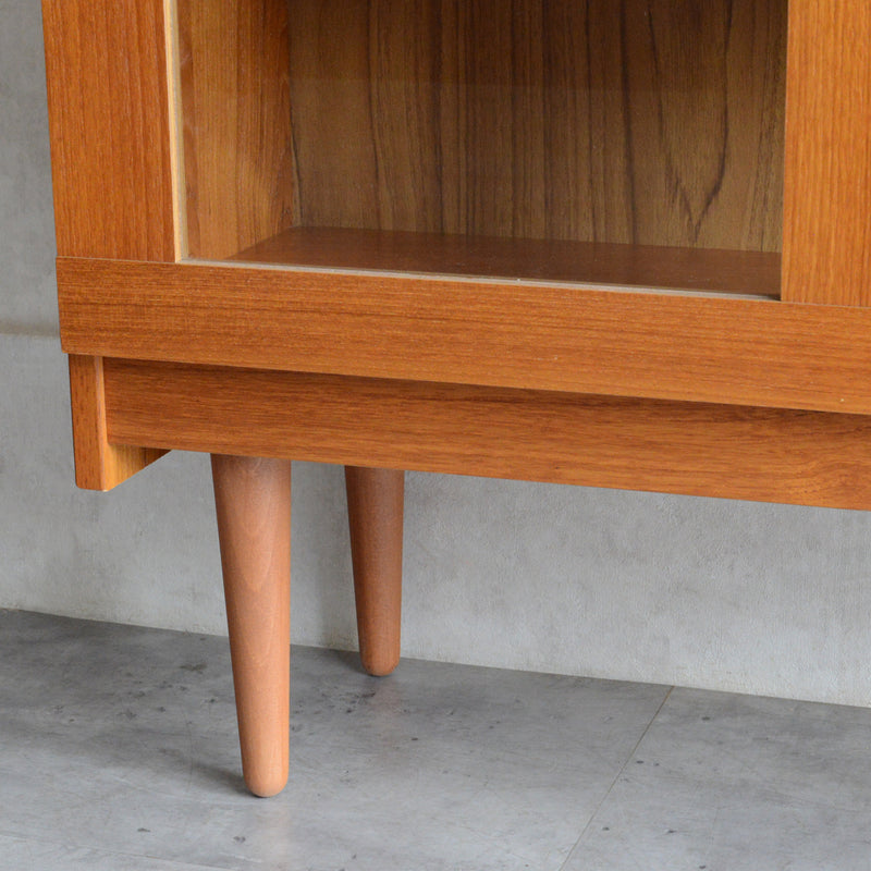 デンマーク ヴィンテージ　チーク ガラスキャビネット8-46