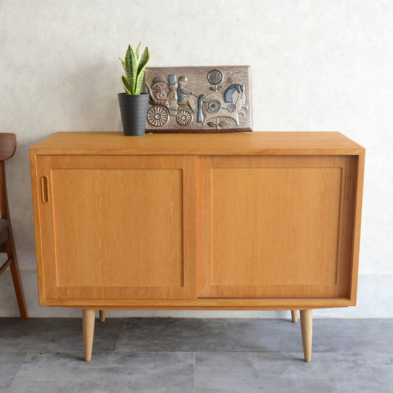 デンマーク ヴィンテージ   オーク サイドボード 5-70