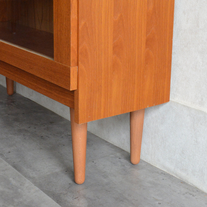 デンマーク ヴィンテージ　チーク ガラスキャビネット8-46