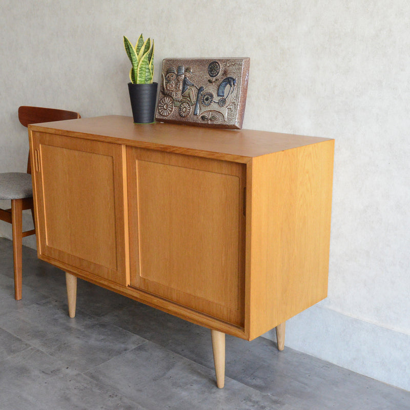 デンマーク ヴィンテージ   オーク サイドボード 5-70